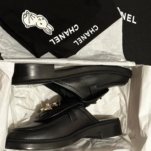 Chanel Shoes Loafers Black Quilted 25C Turnlock Mules Slides 37.5C EU NIB - Picture 10 of 11